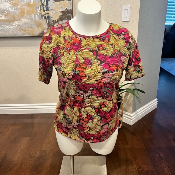 LuLaRoe Fun Top - Picture 1 of 3